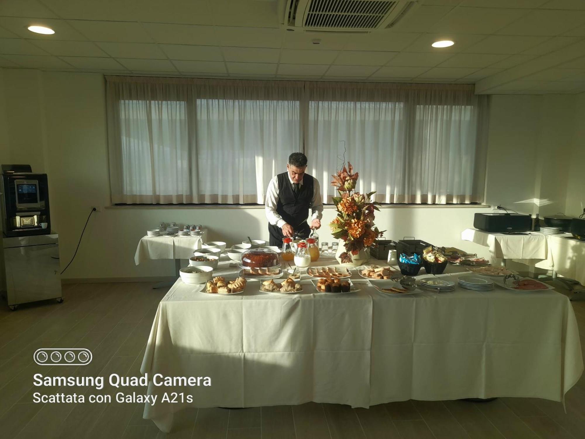 Hotel He Roma Riano  Εξωτερικό φωτογραφία